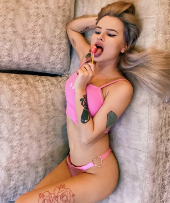 Живу в Москве, и моя миссия - доставить тебе удовольствие и настоящее наслаждение. У меня богатый опыт, и я знаю, как расслабить тебя и сделать твои самые смелые фантазии реальностью. Обладая чувственным телом и утонченным вкусом, я готова позаботиться о твоих желаниях и потребностях. Предлагаю широкий спектр услуг - от массажа и стриптиза до разнообразных этнических экспериментов. Мои постоянные клиенты говорят, что я - настоящая находка 🔥. Фото моего обольстительного образа ты можешь увидеть на моей личной странице. Готов ли ты окунуться в мир удовольствия со мной? Жду тебя в Москве 🌃. 10957, 21 год