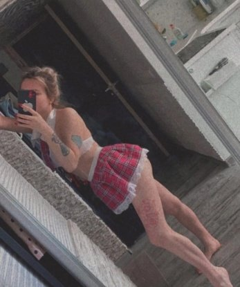 Живу в Москве, и моя миссия - доставить тебе удовольствие и настоящее наслаждение. У меня богатый опыт, и я знаю, как расслабить тебя и сделать твои самые смелые фантазии реальностью. Обладая чувственным телом и утонченным вкусом, я готова позаботиться о твоих желаниях и потребностях. Предлагаю широкий спектр услуг - от массажа и стриптиза до разнообразных этнических экспериментов. Мои постоянные клиенты говорят, что я - настоящая находка 🔥. Фото моего обольстительного образа ты можешь увидеть на моей личной странице. Готов ли ты окунуться в мир удовольствия со мной? Жду тебя в Москве 🌃. 10957, 21 год