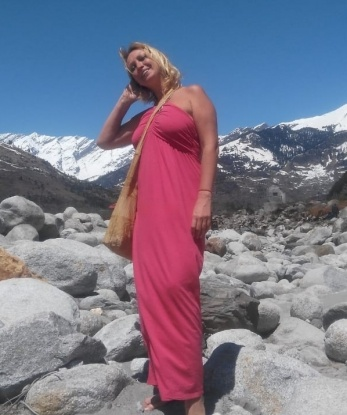 Привлекательная брюнетка готова исполнить твои самые смелые мечты. Не упусти шанс окунуться в мир чувств и наслаждения в моей компании! 2297, 47 лет