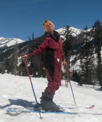 Привлекательная брюнетка готова исполнить твои самые смелые мечты. Не упусти шанс окунуться в мир чувств и наслаждения в моей компании! 2297, 47 лет